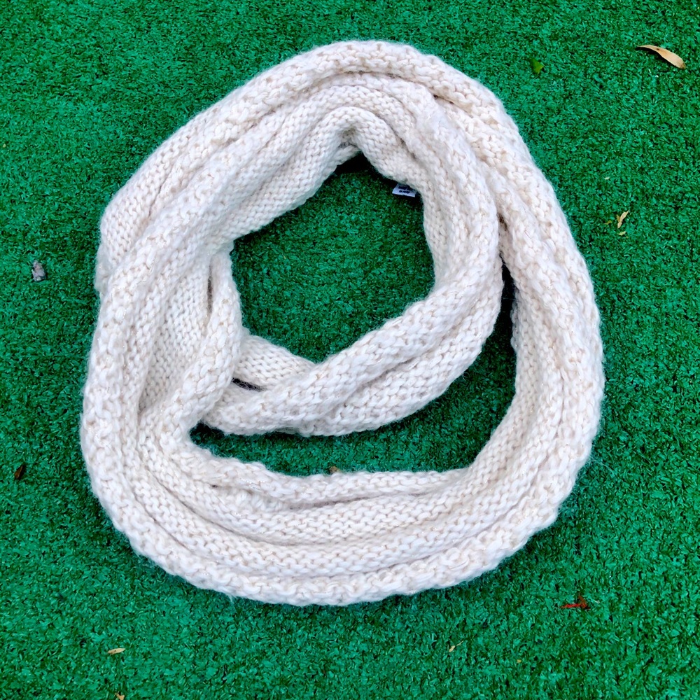 ETERNITY SCARF IVORY & GOLD 🦙